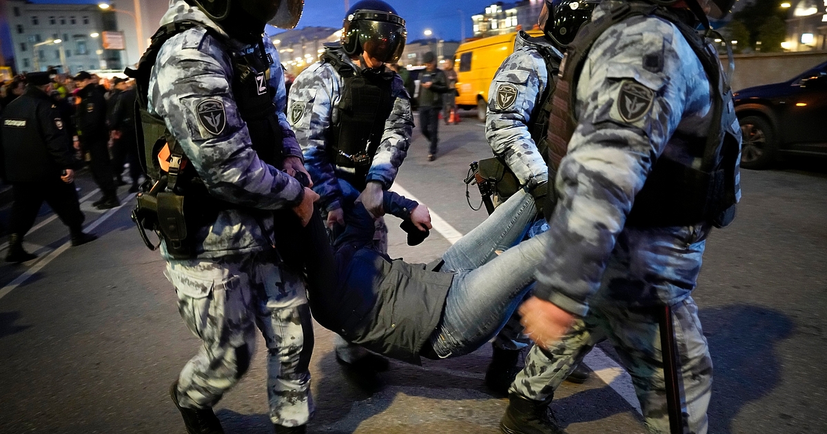 Русия се опитва да забрани протестното движение Весна (Пролет). След