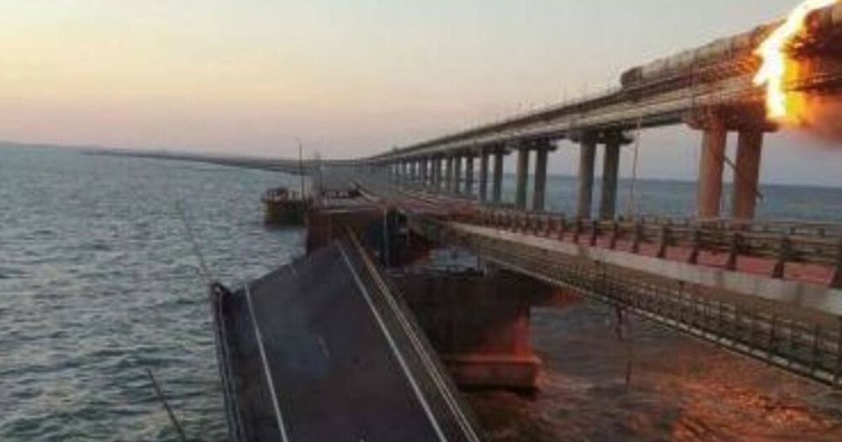 Цистерна с гориво се е запалила на Кримския мост, информира