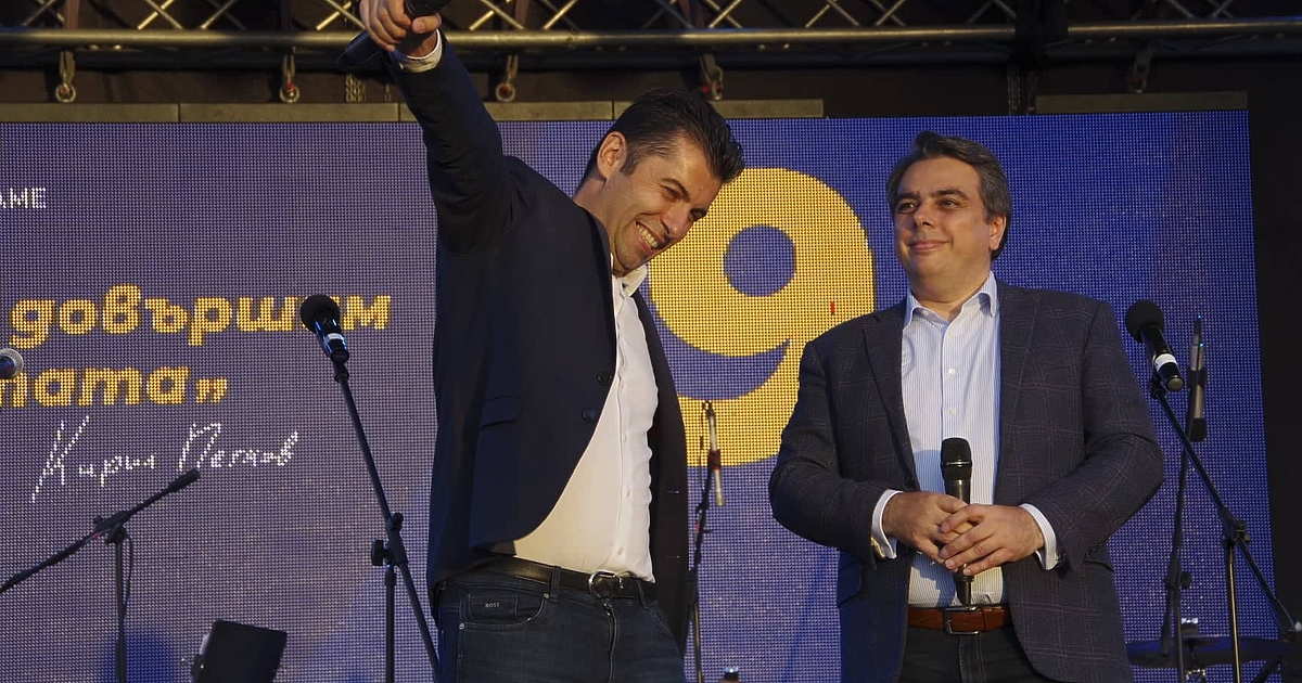 Единият се кефи на кайт, другият - на опера. Но