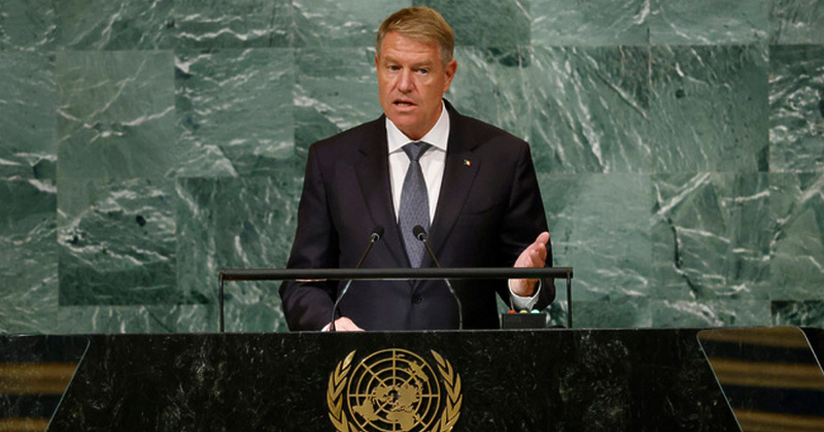 Румънският президент Клаус Йоханис, заедно с държавните глави на още