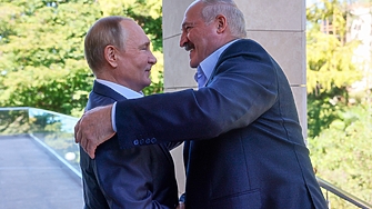 Руският президент Владимир Путин изглежда напът да въвлече и Беларус