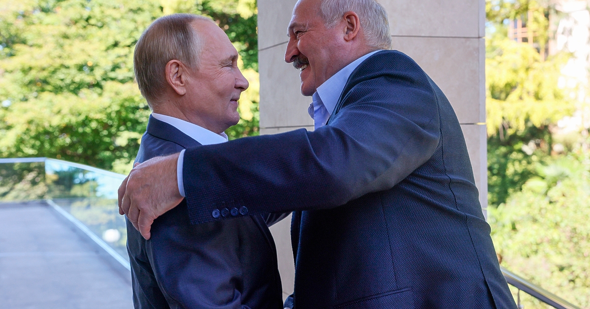 Руският президент Владимир Путин изглежда напът да въвлече и Беларус