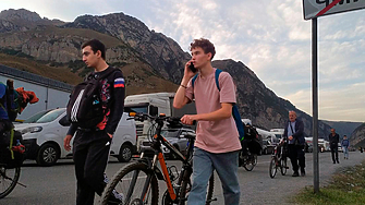 Броят на руснаците избягали от мобилизацията извън страната превиши числеността на руските сили