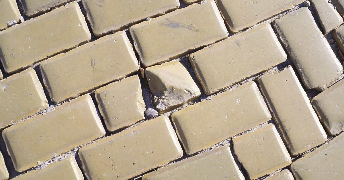 Жълтите павета пред Народното събрани ще бъдат пренаредени, увери за