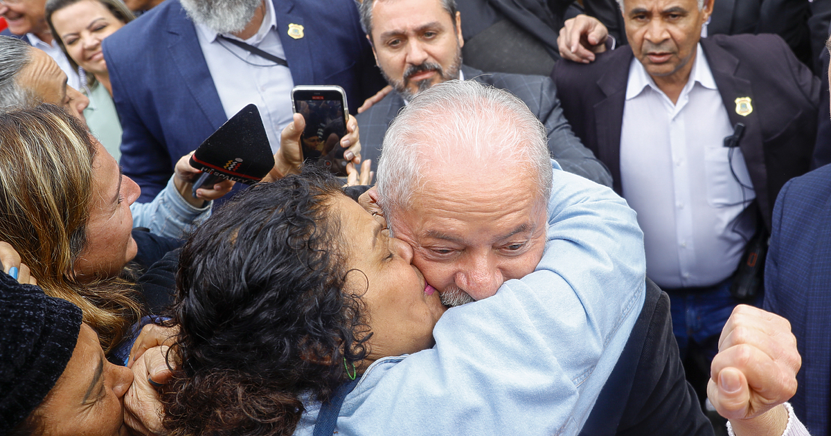 Бившият президент от левицата Луиз Инасио Лула да Силва очаквано