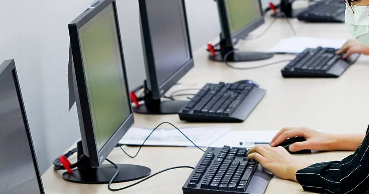 Недостигът на кадри в ИТ, комуникации и аутсорсинг секторите е