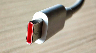 Портът USB C става задължителен за мобилните телефони таблетите и слушалките и