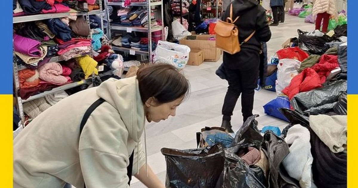 Стотици украински бежанци излязоха на протест днес, а хиляди се