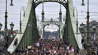 Десетки хиляди излязоха в неделя по улиците на унгарската столица