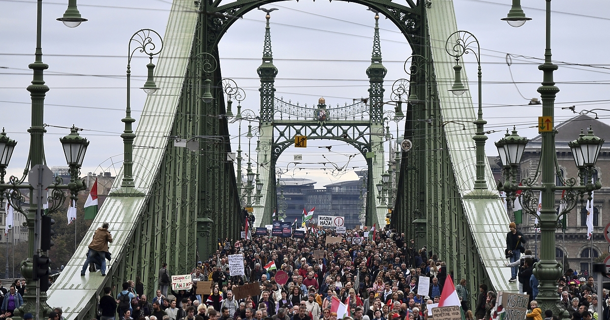 Десетки хиляди излязоха в неделя по улиците на унгарската столица