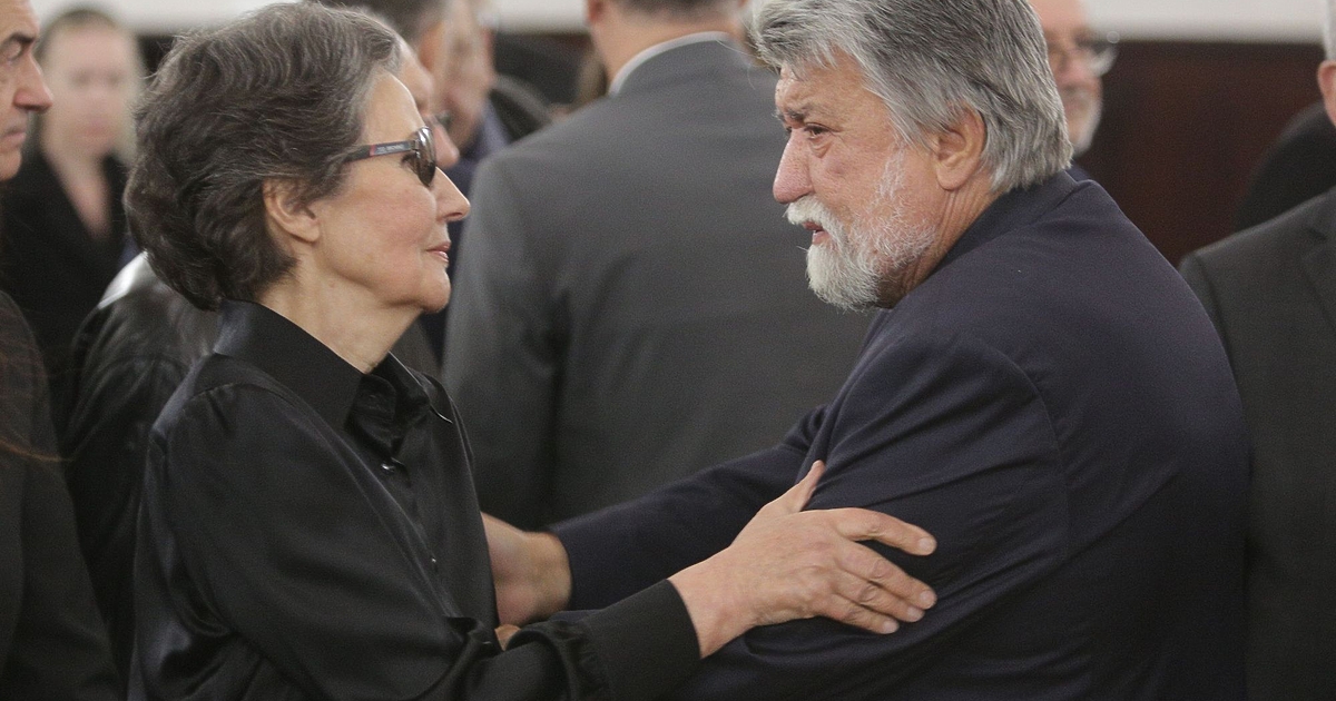 Държавната власт - актуална и бивша, беше добре представена на