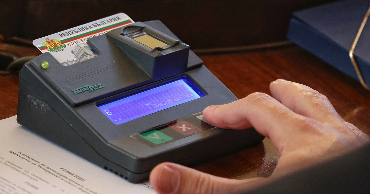 За трети пореден ден продължава първото заседание на парламента, в