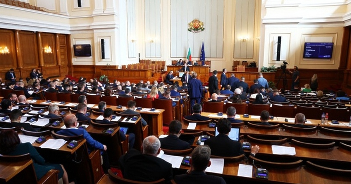 Приемането на хартиената бюлетина е с приоритет пред приемането на