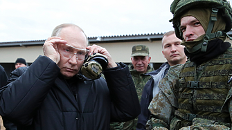 Путин стреля със снайпер, окуражава мобилизирани (ВИДЕО)