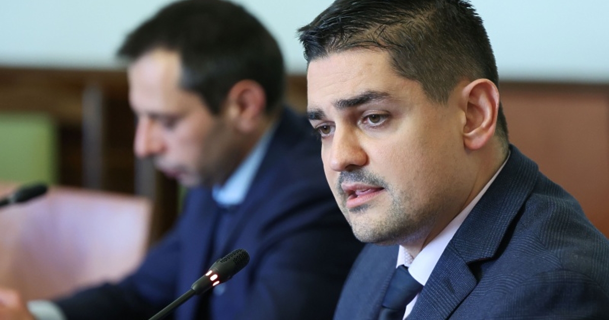 Днес парламентът продължи със създаването на парламентарните комисии. В началото