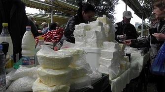 35 от 48 изследвани марки сирена имат по високо водно съдържание