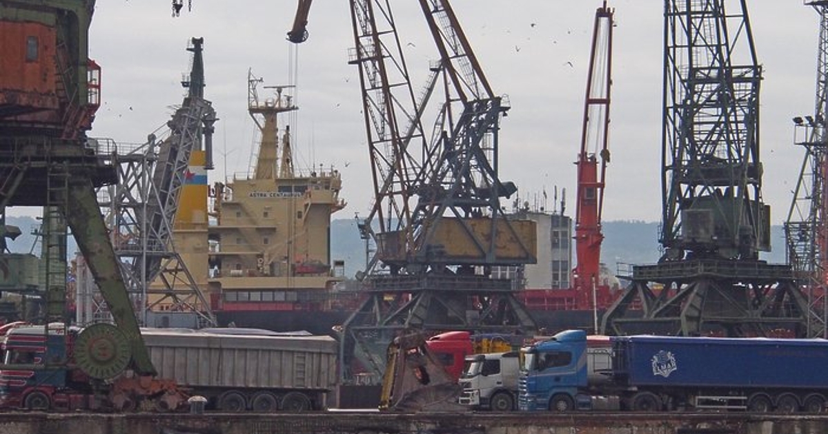 Общият български износ и внос на стоки към и от