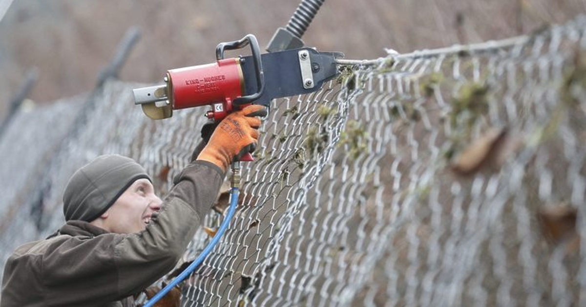Оградата по границата с Турция е с дупки, тя е