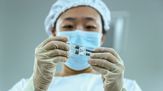 Броят на заразените с коронавирус в Китай за денонощие бележи
