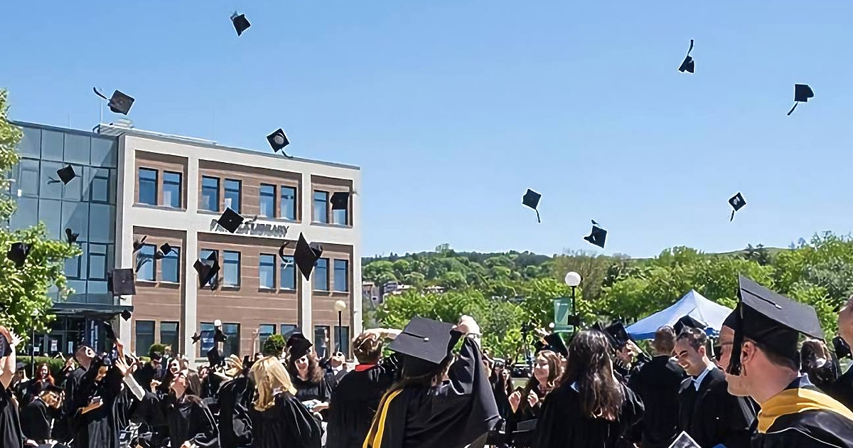 Човек прекарва почти целия си буден и съзнателен ден на
