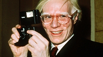 Екоактивисти се залепиха за картина на Анди Уорхол в Националната