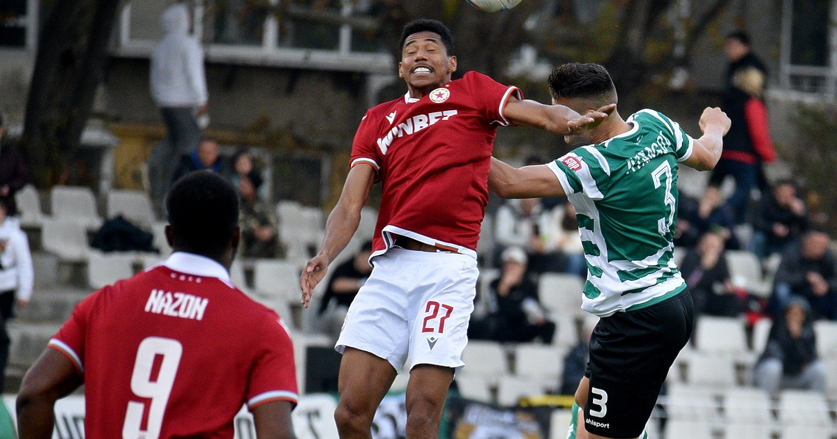 ЦСКА-София победи Черно море с 2:0 във Варна в мач