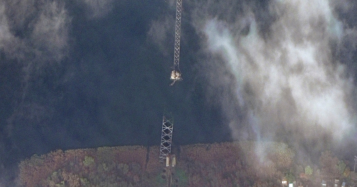 Десетки жители на Херсон се събраха снощи на емблематичния Майдан