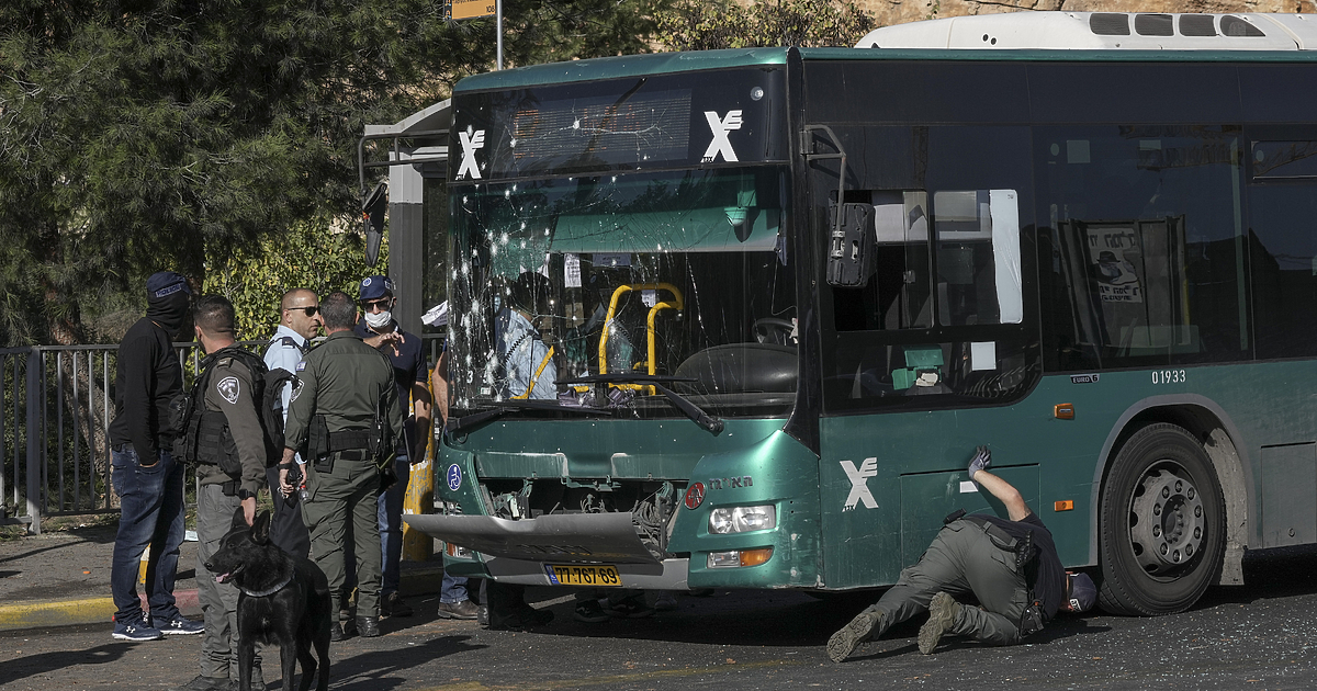 Един от ранените в двете експлозии, разтърсили по-рано днес Йерусалим,