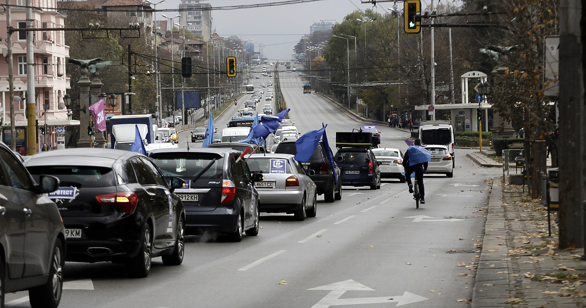 Сцената Кой ще ни даде пари пое нов завой днес