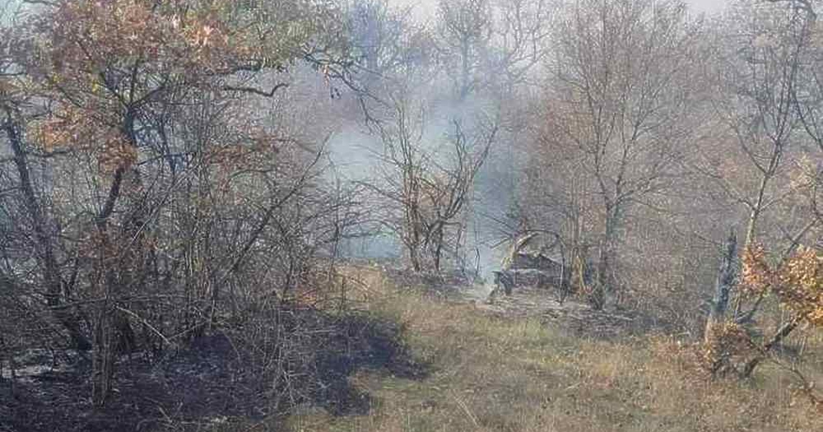 Пожар е обхванал близо 300 декара на територията на военния