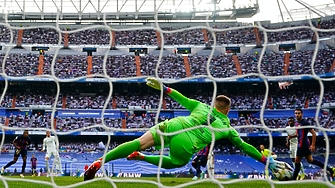 Барселона Манчестър Юнайтед е най интересната двойка в плейофите на