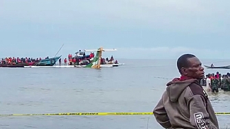 Малък пътнически самолет се разби тази сутрин в езерото Виктория