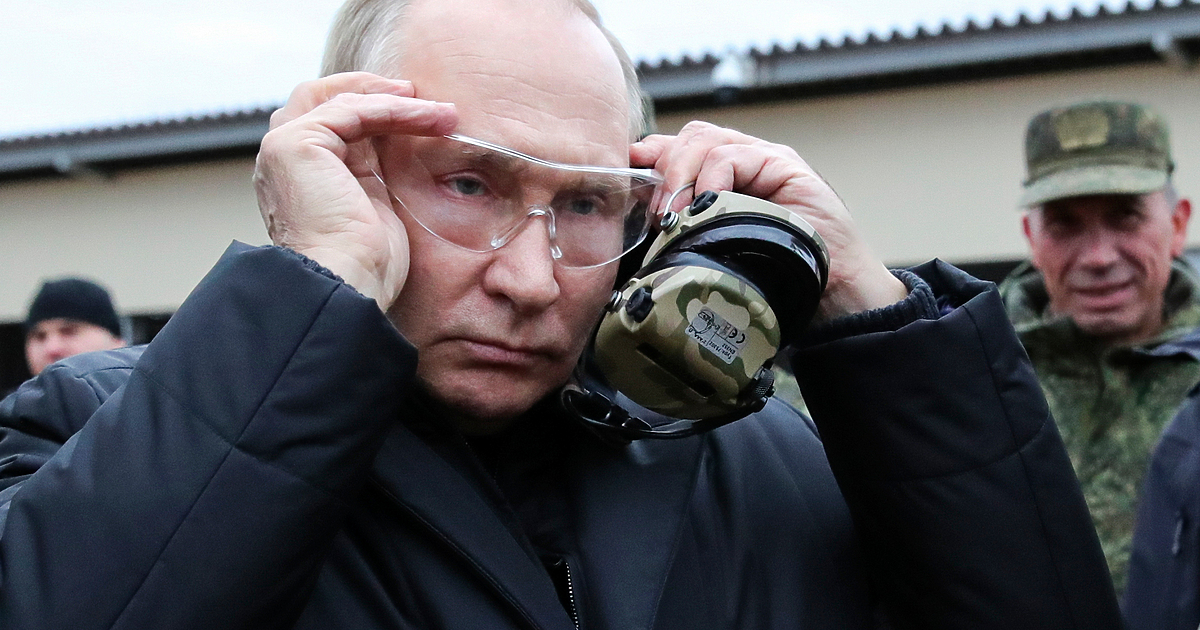 Дейвид Марлоу, заместник-директор по операциите на ЦРУ, обяви, че агенцията