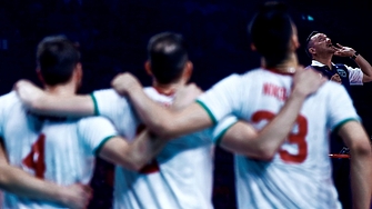 Националните ни отбори по волейбол за жени и мъже научиха