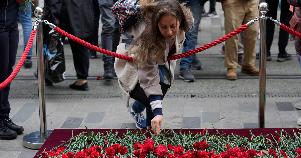 Единият от заподозрените за атентата в Истанбул в неделя се