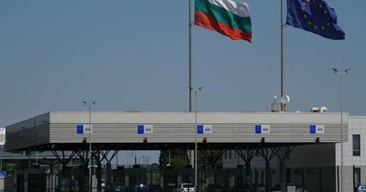 Трима гранични полицаи са били арестувани снощи в района на