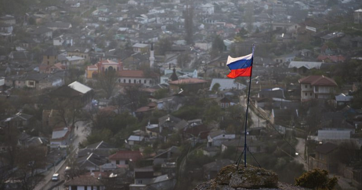 Руските нашественици се готвят да мобилизират населението в окупирания Крим.