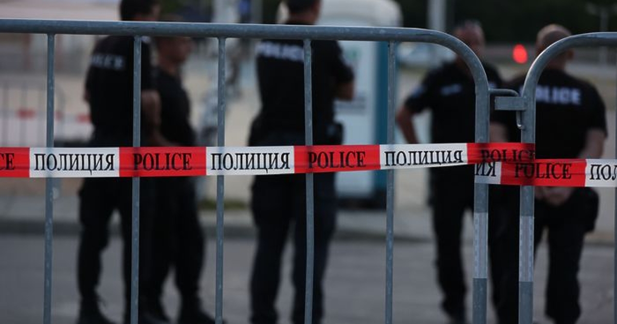 Криминално проявен мъж е нападнат около 11 часа днес от