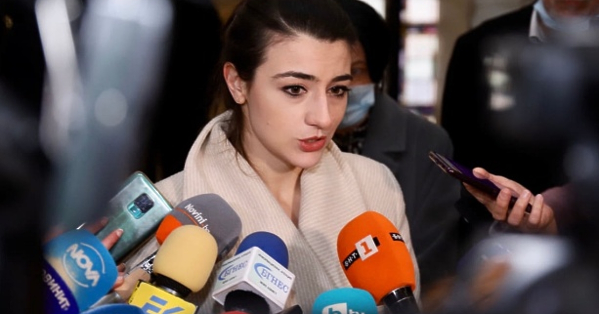 Дано не се окаже само, че подавате топката на служебното