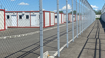 Повечето от настанените във фургоните в Елхово украински бежанци са