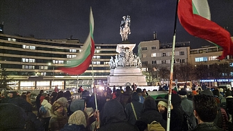 Пореден протест пред Народното събрание срещу връщането на хартиената бюлетина