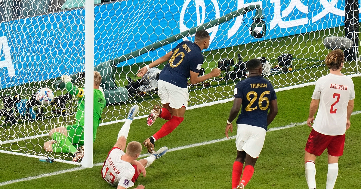 Франция изкова ценна победа над Дания с 2:1 от група
