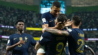 Франция продължава марша в защита на световната си титла с