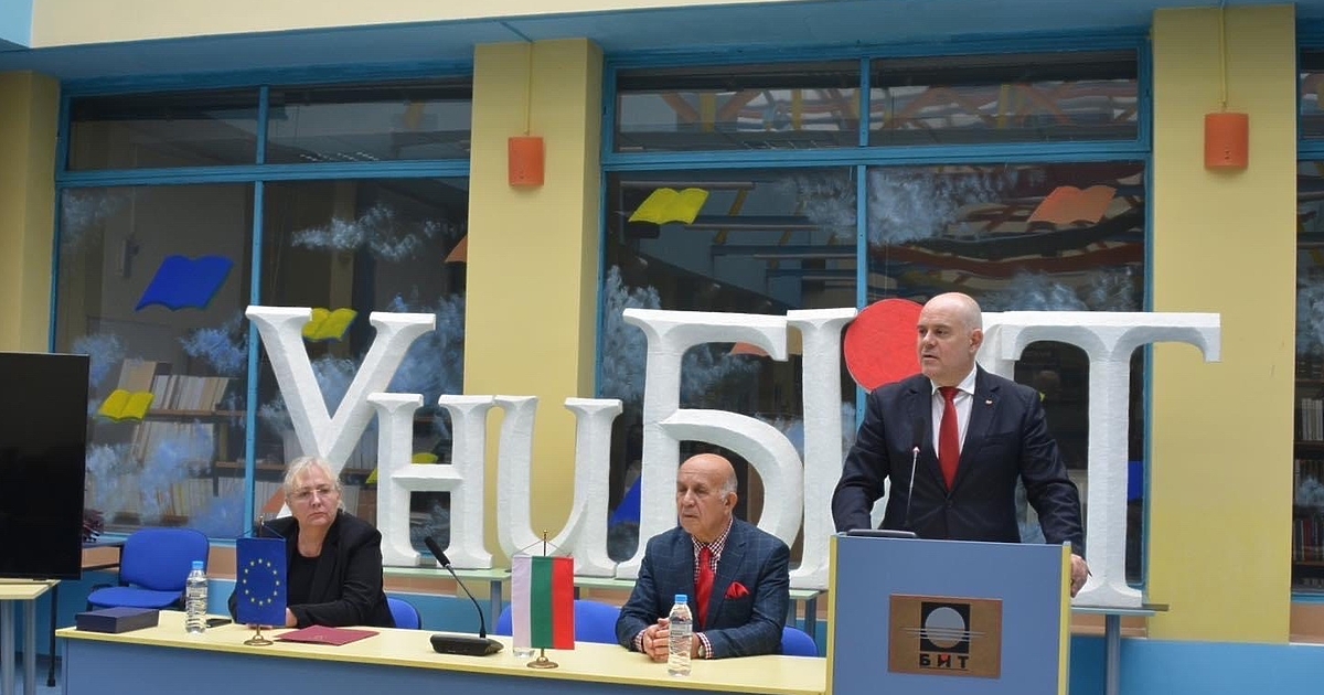 При поредния си демарш по университети и срещи с младежи