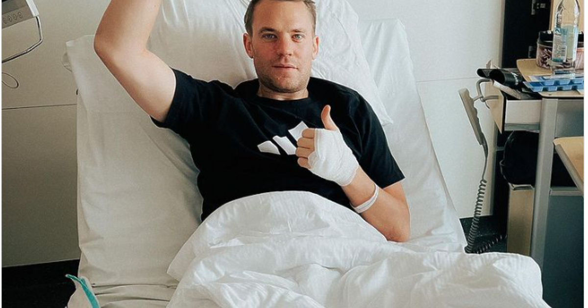 Вратарят на германските национали Мануел Нойер е счупил крак на