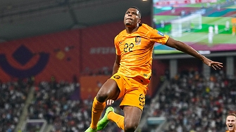 Нидерландия е първият четвъртфиналист на Световното след 3 1 срещу САЩ