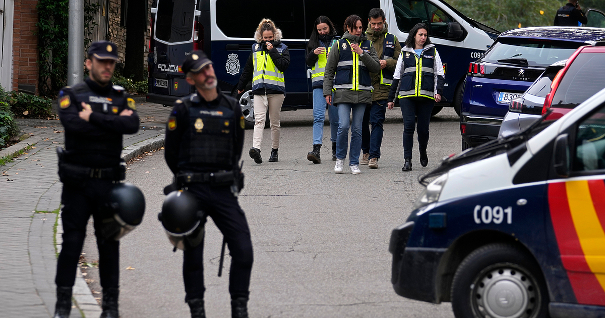 Испанските власти съобщиха, че подозрителен плик е бил открит в