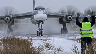 Най малко трима души загинаха а няколко бяха ранени след като