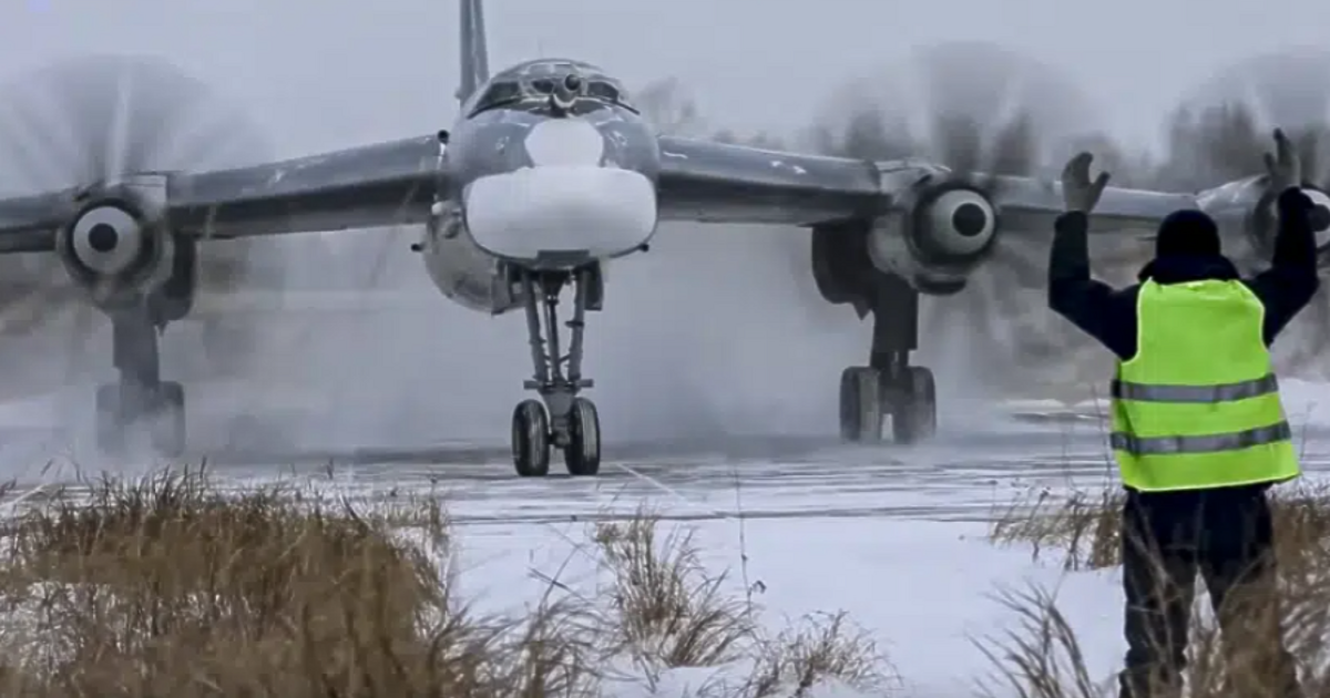 Най-малко трима души загинаха, а няколко бяха ранени, след като