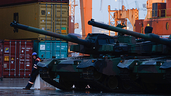 Първите южнокорейски танкове и гаубици пристигнаха в Полша